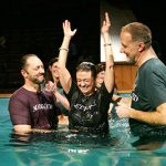 iglesias avanzan con bautismos de Pascua en 2021